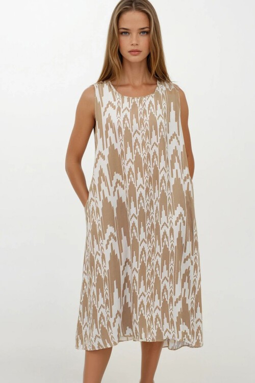 Bej Desenli Çift Cepli Kolsuz Rahat Kesim Elbise