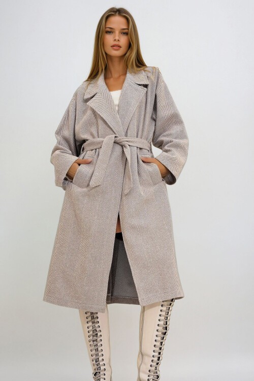 Bej Kruvaze Beli Kemerli Balık Sırtı Desenli Kaşe Palto