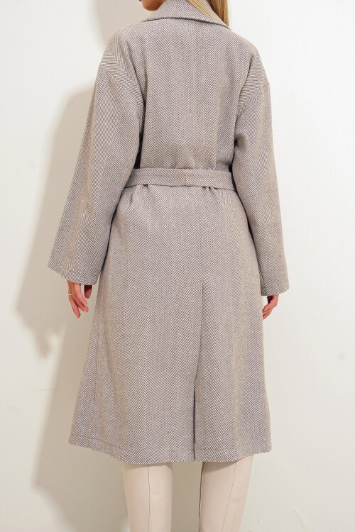 Bej Kruvaze Beli Kemerli Balık Sırtı Desenli Kaşe Palto