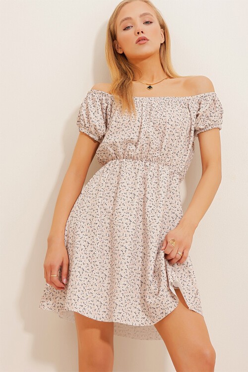 Bej Madonna Yaka Karpuz Kollu Desenli Krinkıl Örme Elbise