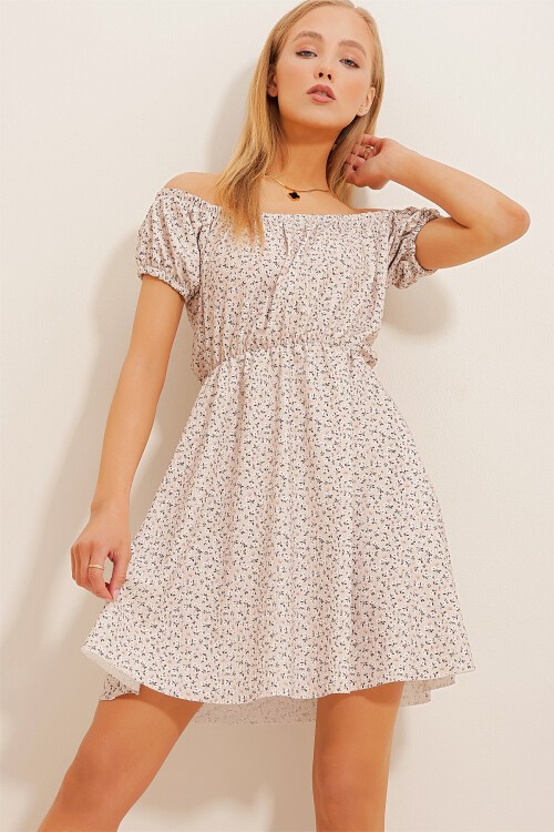 Bej Madonna Yaka Karpuz Kollu Desenli Krinkıl Örme Elbise