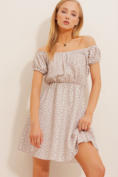 Bej Madonna Yaka Karpuz Kollu Desenli Krinkıl Örme Elbise