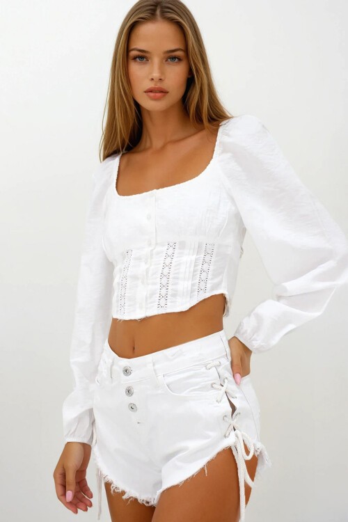 Beyaz 4 Cepli Bağcık Detaylı Püsküllü Kot Şort