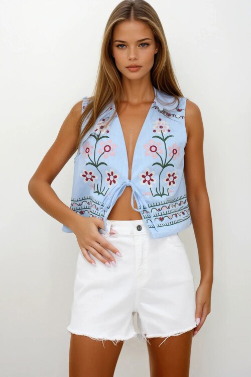 Beyaz 5 Cepli Püskül Detaylı Denim Şort