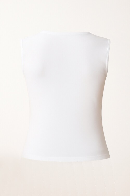 Beyaz Aksesuar Detaylı Kolsuz Bluz