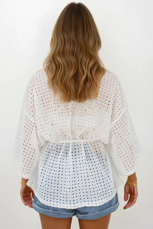 Beyaz Bağlama Detaylı Ajurlu Dantel Kimono Ceket