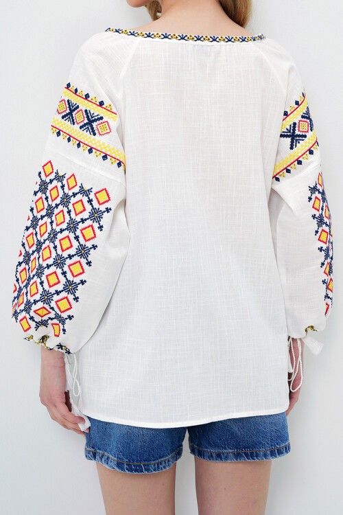 Beyaz Geniş Yaka Nakış İşlemil Yazlık Keten Bluz