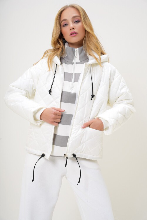 Kapüşonlu Gizli Cepli Cordon Detaylı Astarlı Kapitone Mont