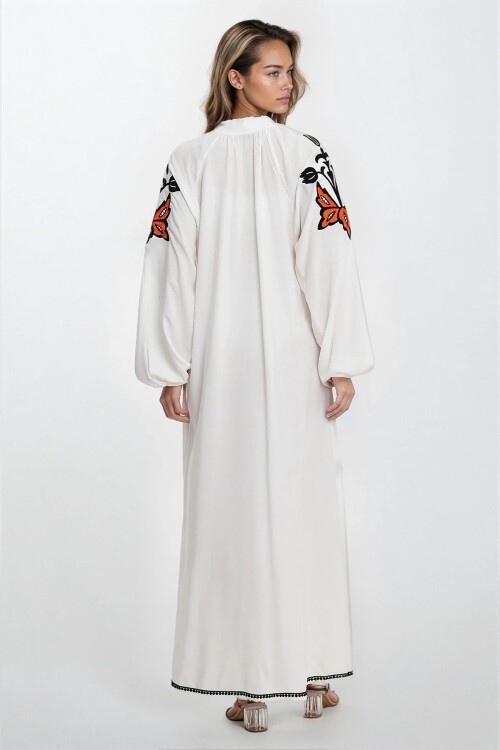 Beyaz Kolları Lastikli Hakim Yaka Püsküllü Büyük Beden Elbise