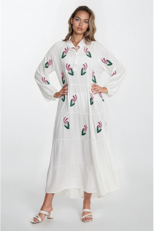 Beyaz Nakışlı Hakim Yaka Bağcıklı Büyük Beden Elbise