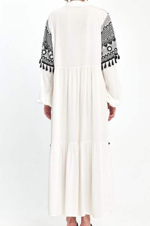 Beyaz Önü Düğmeli Kolu Lastikli Viskon Elbise