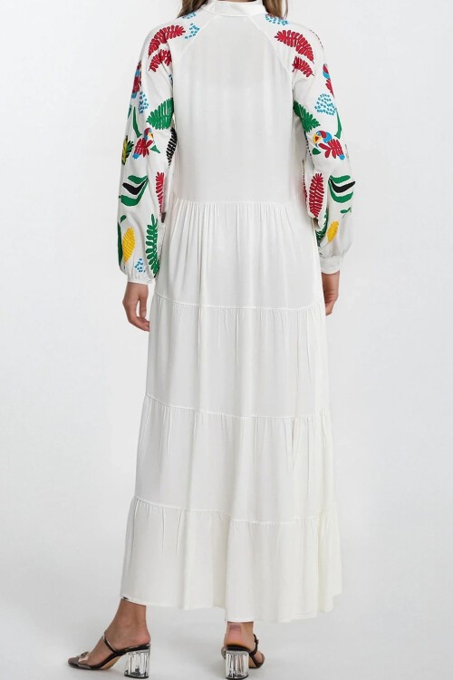 Beyaz Püsküllü Büyük Beden Viskon Elbise