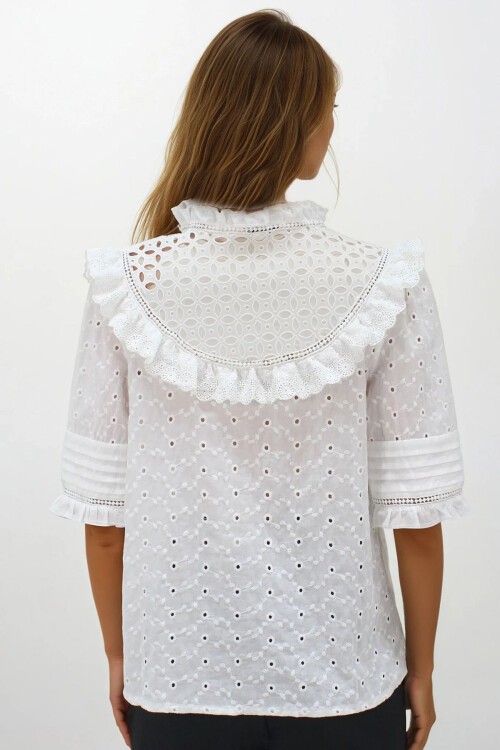 Beyaz Yarım Kol Delik Ajurlu Fisto Gömlek