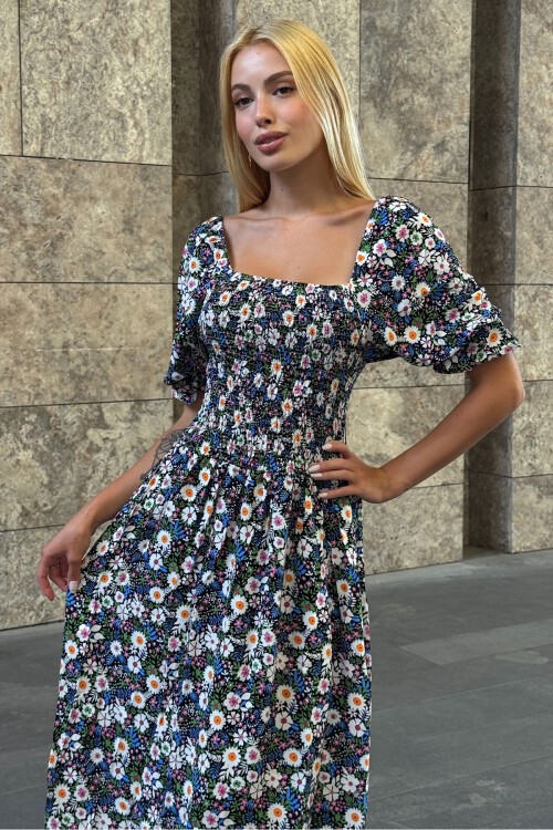 Ekru Çiçek Desenli Madonna Yaka Smok Dikişli Elbise