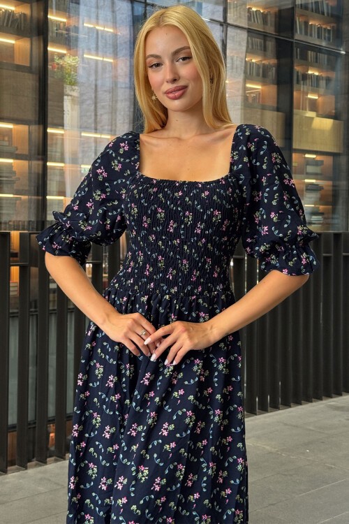 Lacivert Çiçek Desenli Madonna Yaka Smok Dikişli Elbise
