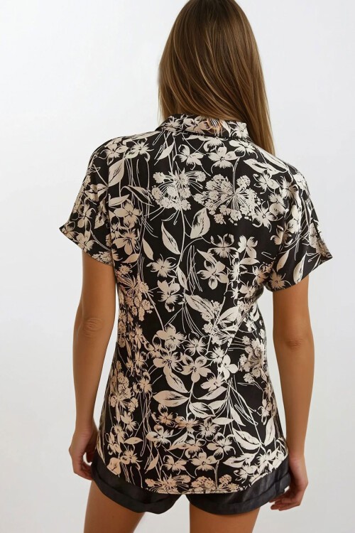 Siyah Beyaz Çiçekli Viskon Yarasa Gömlek