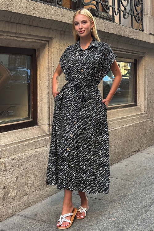 Siyah Desenli Kuşaklı Düğme Kamapalı Gömlek Yaka Midi Elbise