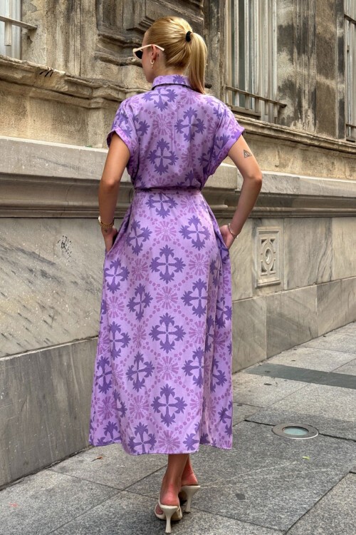 Lila Desenli Kuşaklı Düğme Kamapalı Gömlek Yaka Midi Elbise