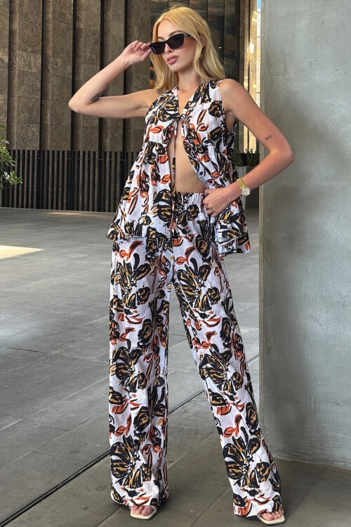 Ekru-Siyah Bağlama Detaylı Bluz Ve Beli Lastikli Palazzo Pantolon Çiçek Desenli Takım