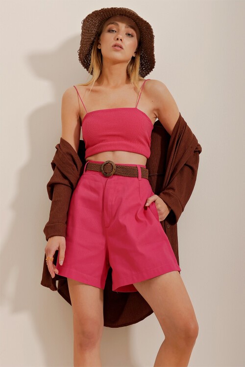 Pembe Hasır Örgü Kemerli Gabardin Şort