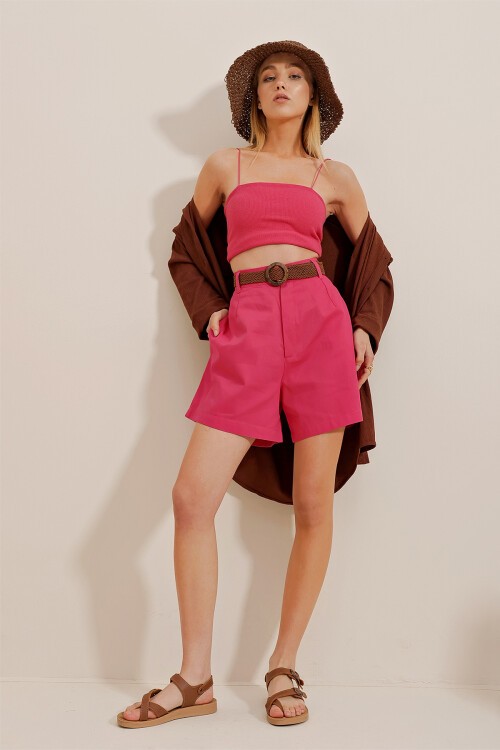 Pembe Hasır Örgü Kemerli Gabardin Şort