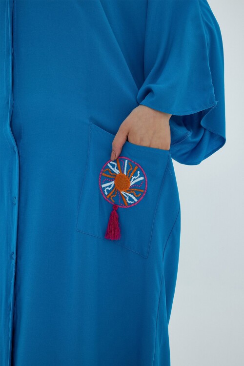 İndigo Çift Cepli Nakışlı Düğmeli Büyük Beden Elbise