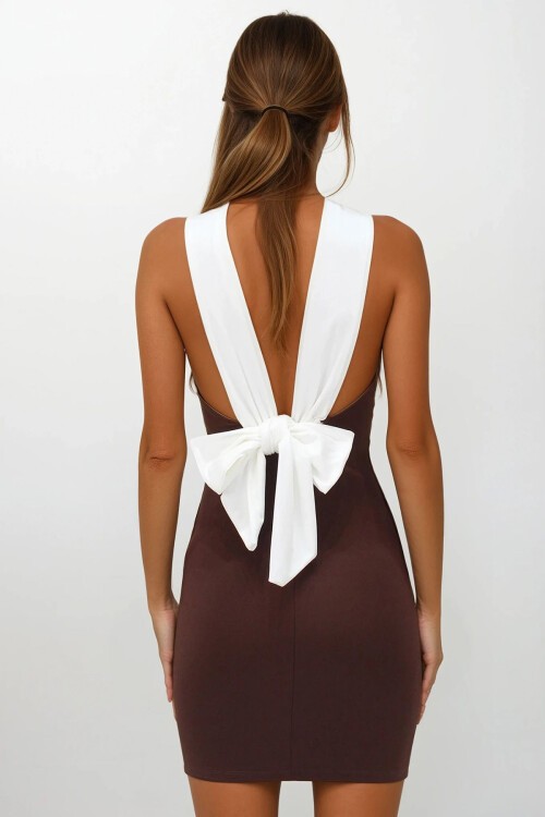 Kahverengi Kalın İp Askılı Sırt Dekolteli Mini Boy Elbise