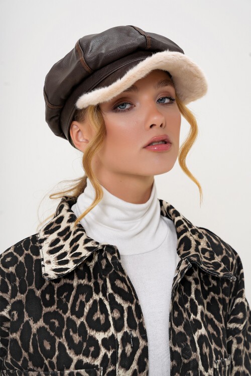 Kahverengi Peluş Siparli Suni Deri Kasket Şapka