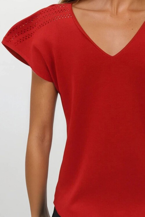 Kırmızı Ajurlu Kolları Yırtmaç Detaylı Triko Bluz