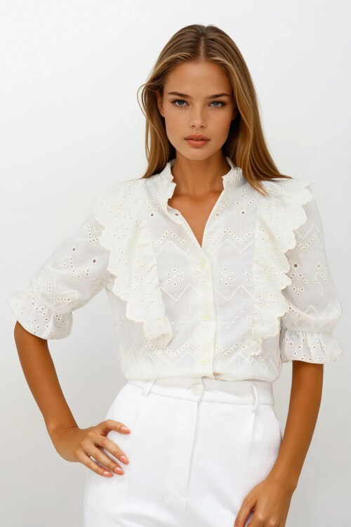 Krem Yarım Kol Lastikli Fırfır Detaylı Güpür Gömlek