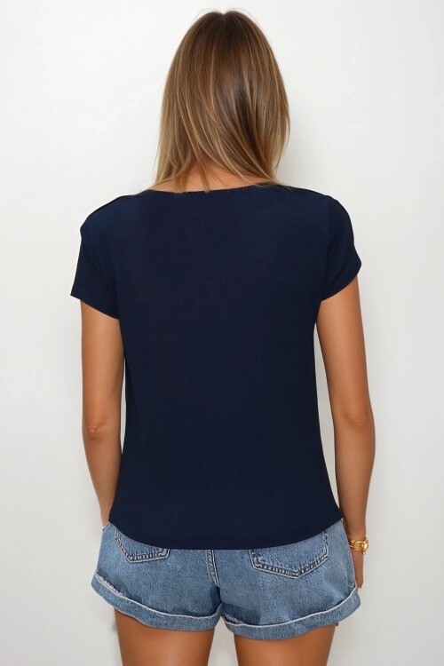 Lacivert Degaje Yaka Dökümlü Vatkalı Örme Bluz