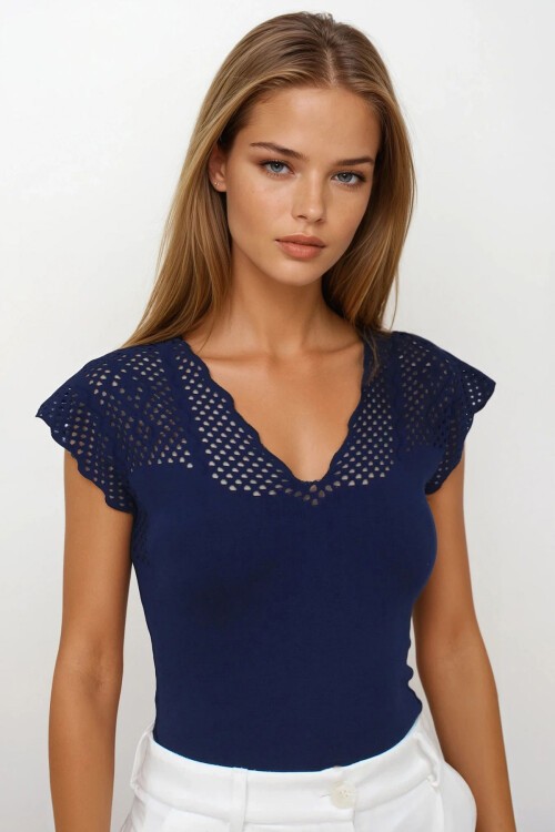 Lacivert Önü Ve Arkası V Yaka Delik Ajurlu Triko Bluz