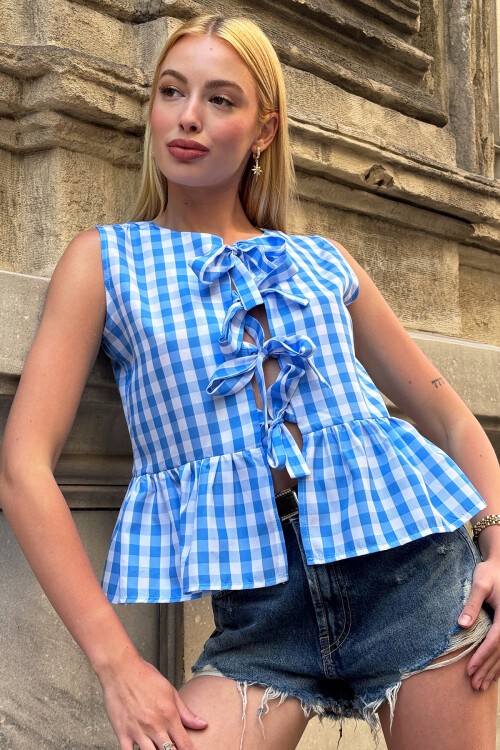 Mavi Bağlama Detaylı Eteği Volanlı Kolsuz Bluz