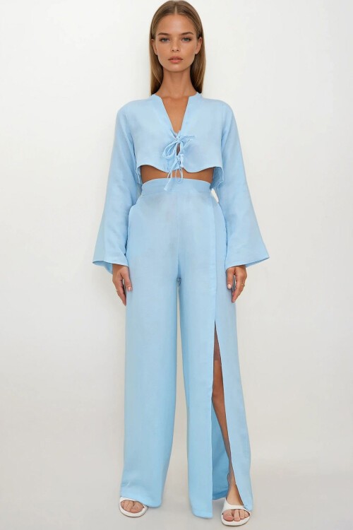 Mavi Beli Lastikli Çift Cepli Yırtmaç Detaylı Pantolon Ve Bağlama Detaylı Crop Bluz Müslin Takım