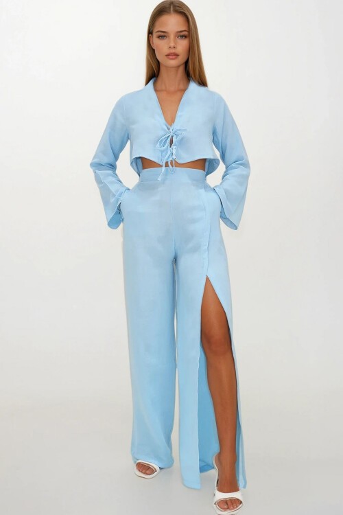 Mavi Beli Lastikli Çift Cepli Yırtmaç Detaylı Pantolon Ve Bağlama Detaylı Crop Bluz Müslin Takım