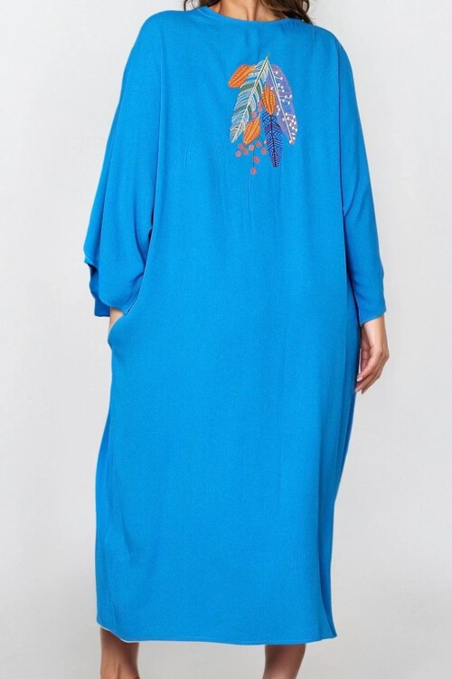 Mavi Düğmeli Çift Cepli Nakışlı Büyük Beden Elbise