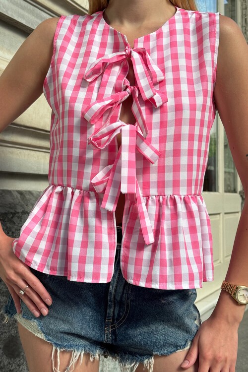 Pembe Bağlama Detaylı Eteği Volanlı Kolsuz Bluz