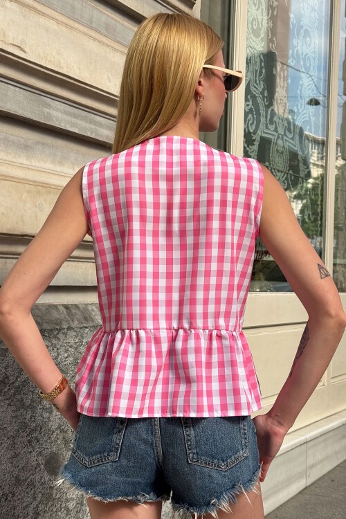 Pembe Bağlama Detaylı Eteği Volanlı Kolsuz Bluz