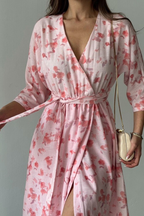 Pembe Kuşaklı Beli Lastikli Kruvaze Yaka Midi Boy Keten Elbise