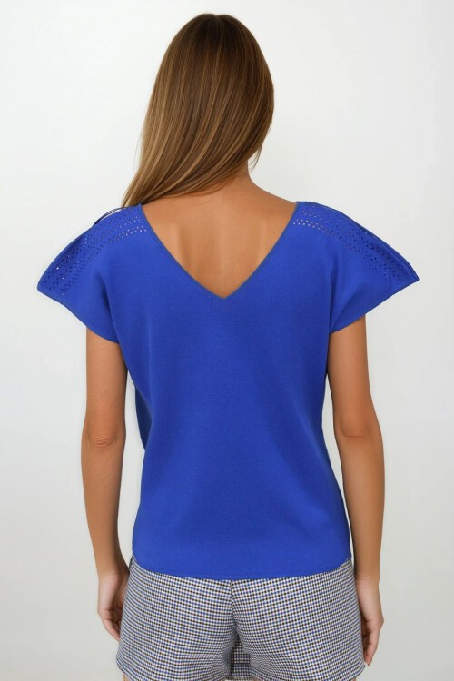 Saks Ajurlu Kolları Yırtmaç Detaylı Triko Bluz