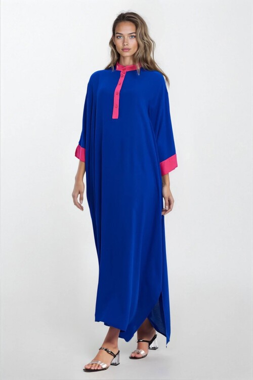 Saks Hakim Yaka Yarım Patlı Yırtmaçlı Nakış İşlemeli  Büyük Beden Elbise