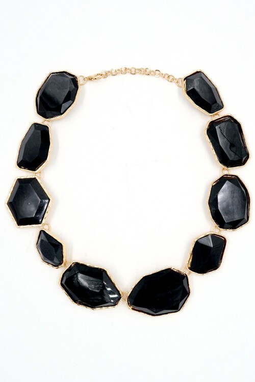 Siyah Altın Çerçeveli Asimetrik Taşlı Kolye