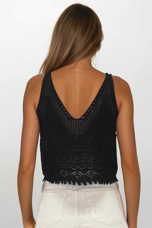 Siyah Askılı Ajurlu Örme Crop Bluz