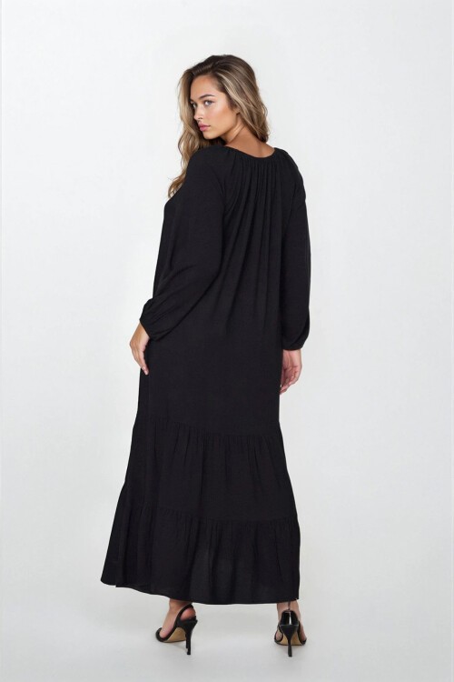 Siyah Bağlamalı Detaylı Büyük Beden Viskon Elbise