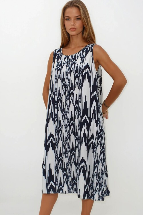 Siyah-Beyaz Desenli Çift Cepli Kolsuz Rahat Kesim Elbise