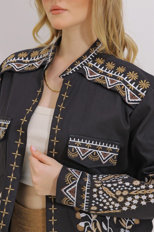 Siyah Çift Cepli Nakışlı Gabardin Ceket