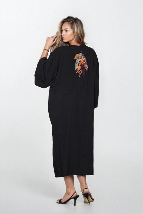Siyah Düğmeli Çift Cepli Nakışlı Büyük Beden Elbise