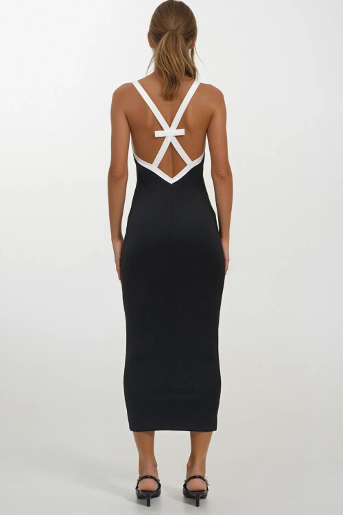 Siyah İnce İp Askılı Kolsuz Midi Boy Elbise