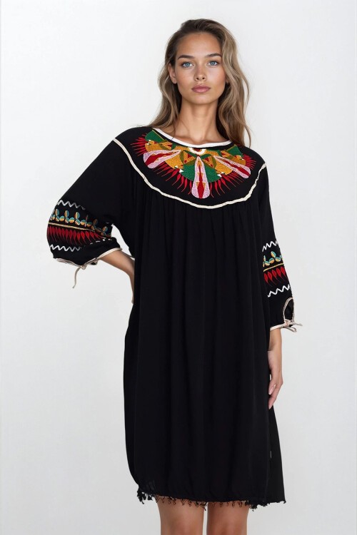 Siyah Kayık Yaka Kurdela Detaylı Büyük Beden Viskon Elbise