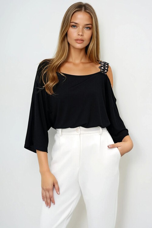 Siyah Kayık Yaka Tek Omuz Payet Bantlı Bluz